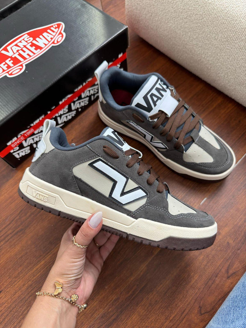 VANS UPLAND