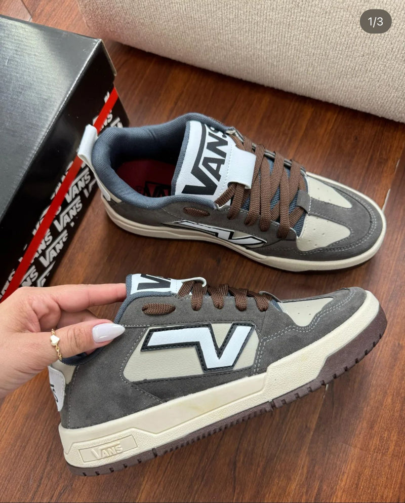 VANS UPLAND